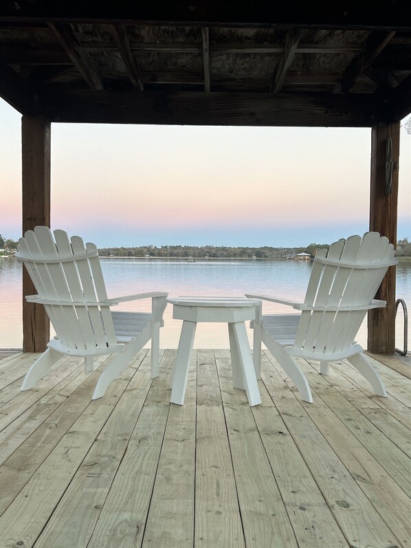 Terrace/patio - Lakefront | Fire Pit | Dogs Welcome | Dockside Den (Huntsville)