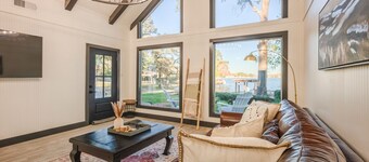 Lakefront | Fire Pit | Dogs Welcome | Dockside Den