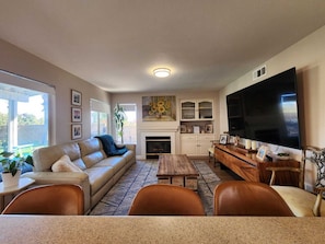 Living area - You're home away from home in North County  San Diego! (San Marcos)