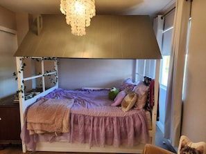 Room - You're home away from home in North County  San Diego! (San Marcos)