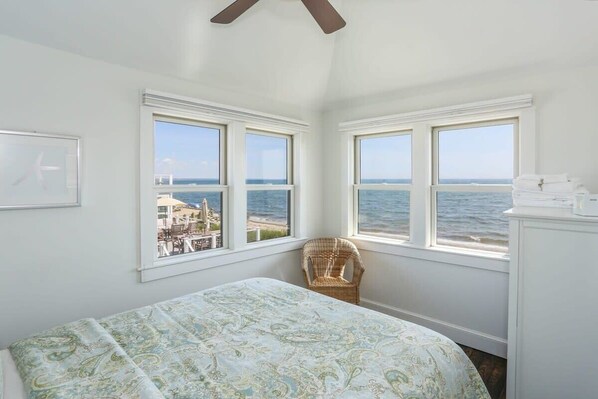4 bedrooms, desk, iron/ironing board, travel cot