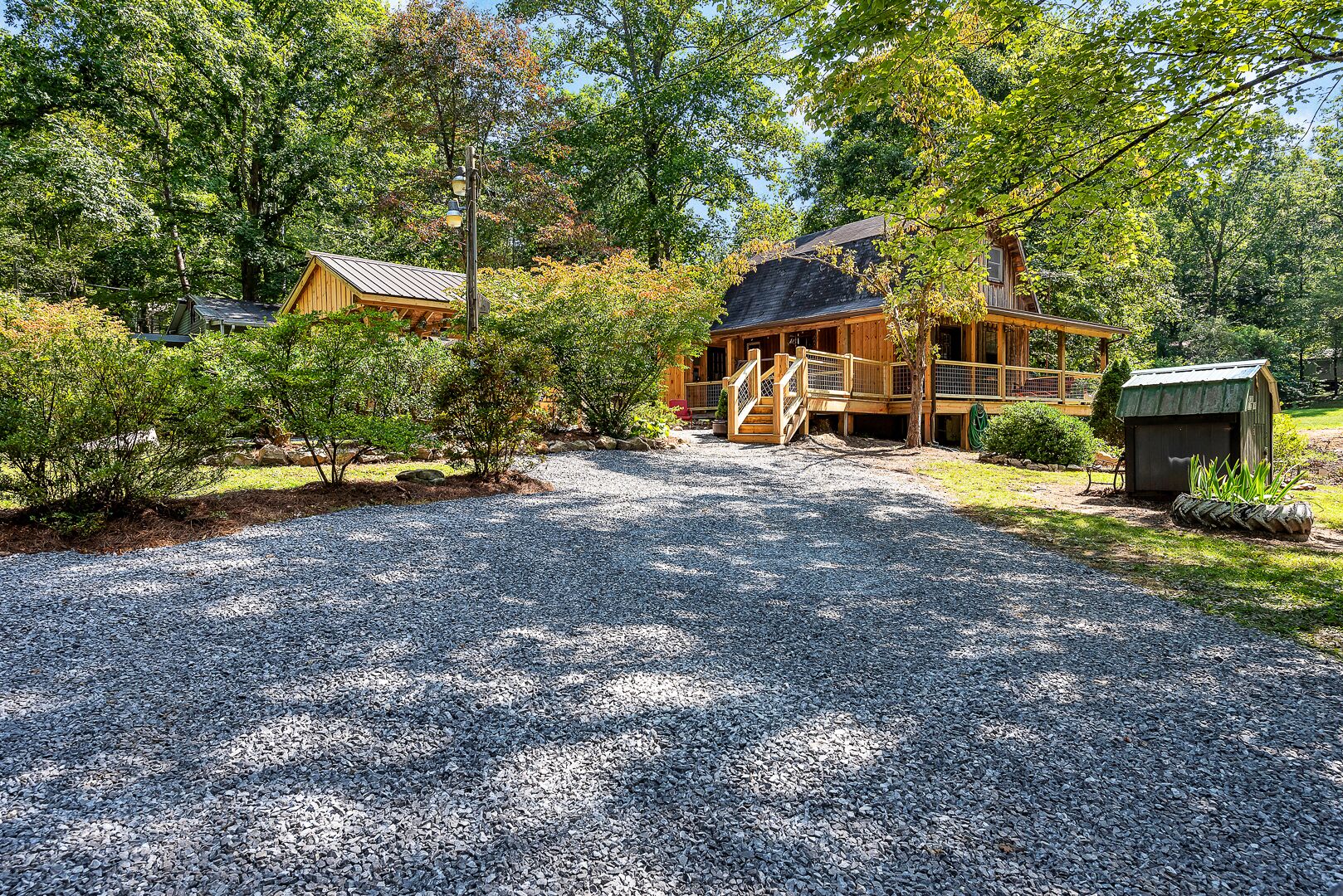 Becky’s hideaway nestled next to the great smoky mountains national park. 
