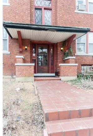 Exterior detail - M4 Nice South St Louis 2BR Near Forest Pk&Downtown (St. Louis)