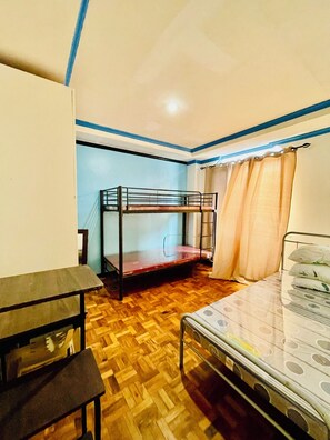 5 habitaciones, escritorio, tabla de planchar con plancha y wifi gratis