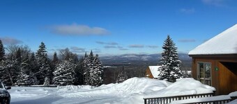 Saddleback- Rock Pond Condo 38- Great Ski in/out location- short walk to lodge  