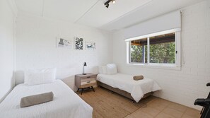 3 bedrooms, iron/ironing board, travel crib, internet
