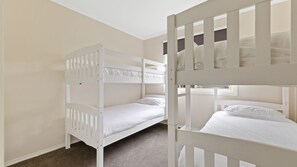 3 bedrooms, iron/ironing board, travel cot, Internet - Florida Bliss in Smiths Beach (Smiths Beach)