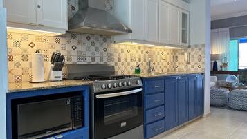 Fridge, microwave, oven, stovetop
