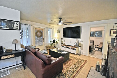 Spacious Sugarhouse Home- Close to Downtown & the Mtns. Dog Friendly!