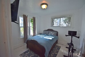 3 slaapkamers, een bureau, een strijkplank/strijkijzer, gratis wifi