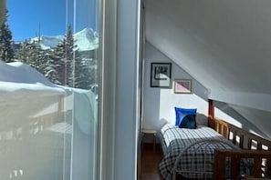 2 室のベッドルーム、アイロン / アイロン台、WiFi、ベッドシーツ