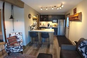 Living area - Creekside Condo in Big Sky's Mountain Village (Big Sky)