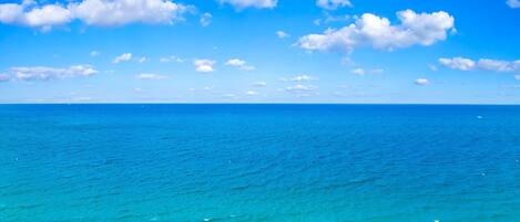 كراسي للتشمس، مناشف للشاطئ