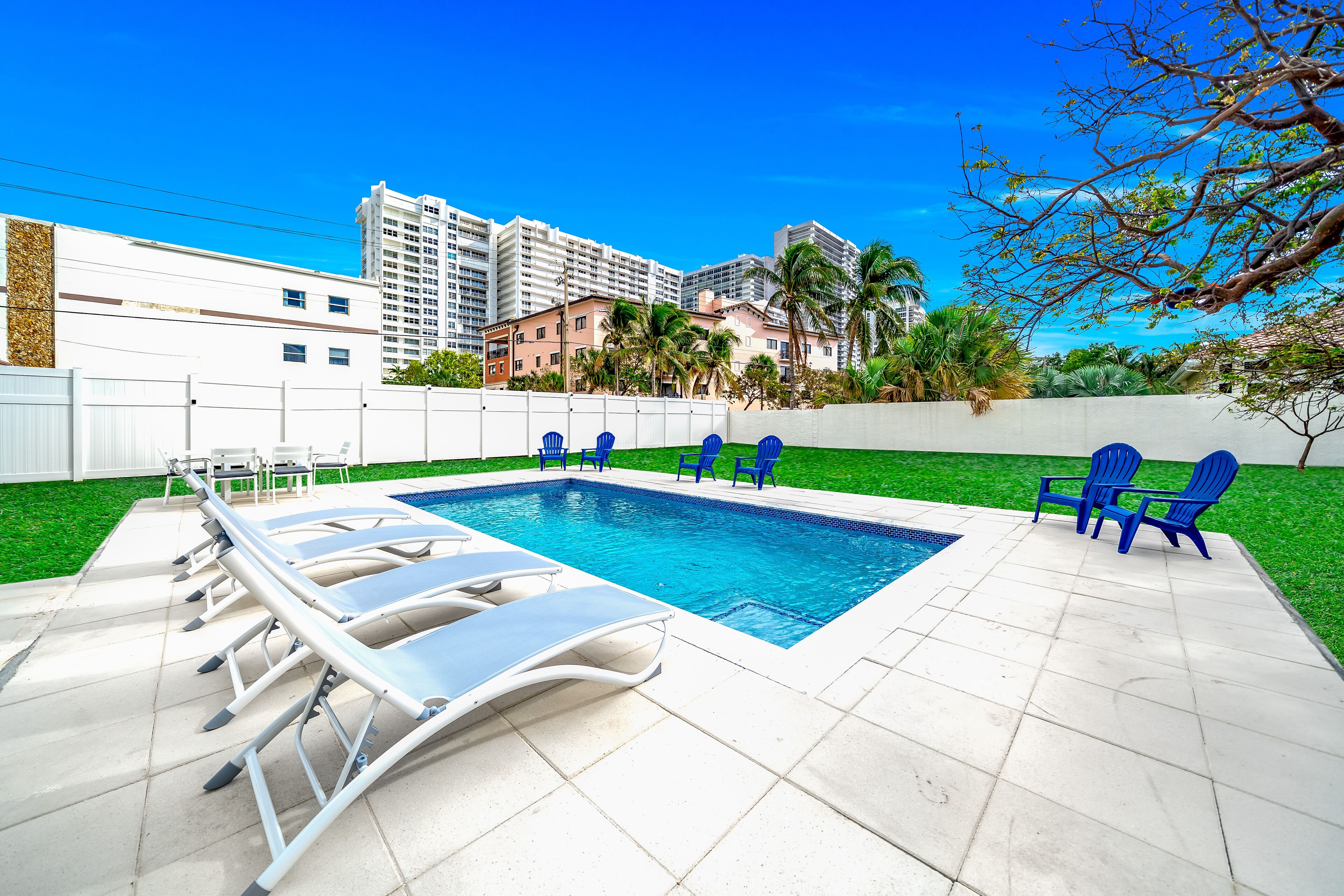 Heated Pool+Hot Tub+Walk To Beach/Shops+Billiards!