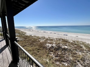 På stranden