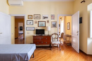 2 dormitorios, tabla de planchar con plancha, wifi y ropa de cama
