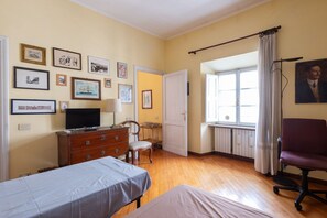 2 chambres, fer et planche à repasser, Wi-Fi, draps fournis