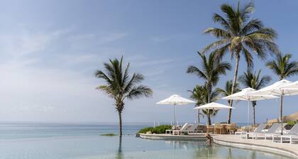 Casa Paz ~ Upscale Designer Retreat ~ Pool ~ Hot Tub ~ Ocean Views