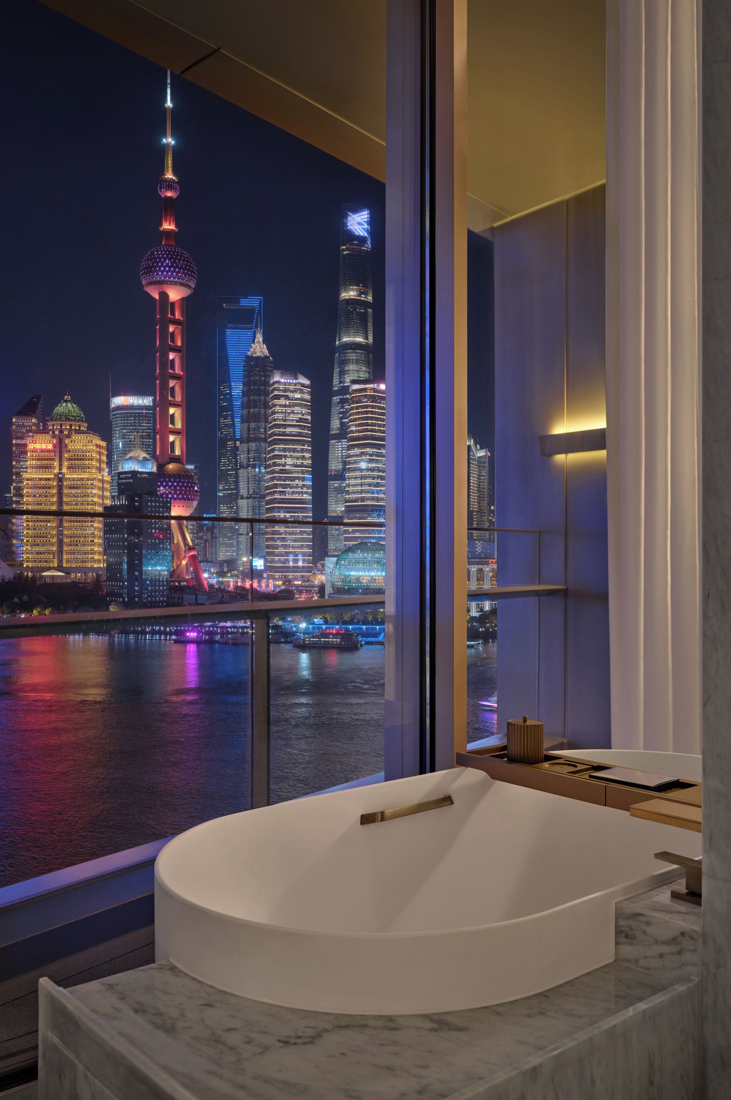 1 King Classic Oriental Pearl Tower View | Bathroom