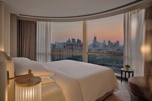 Suite (Heavenly) | Premium bedding, down comforters, memory foam beds, free minibar items - Regent Shanghai On The Bund (Shanghai)