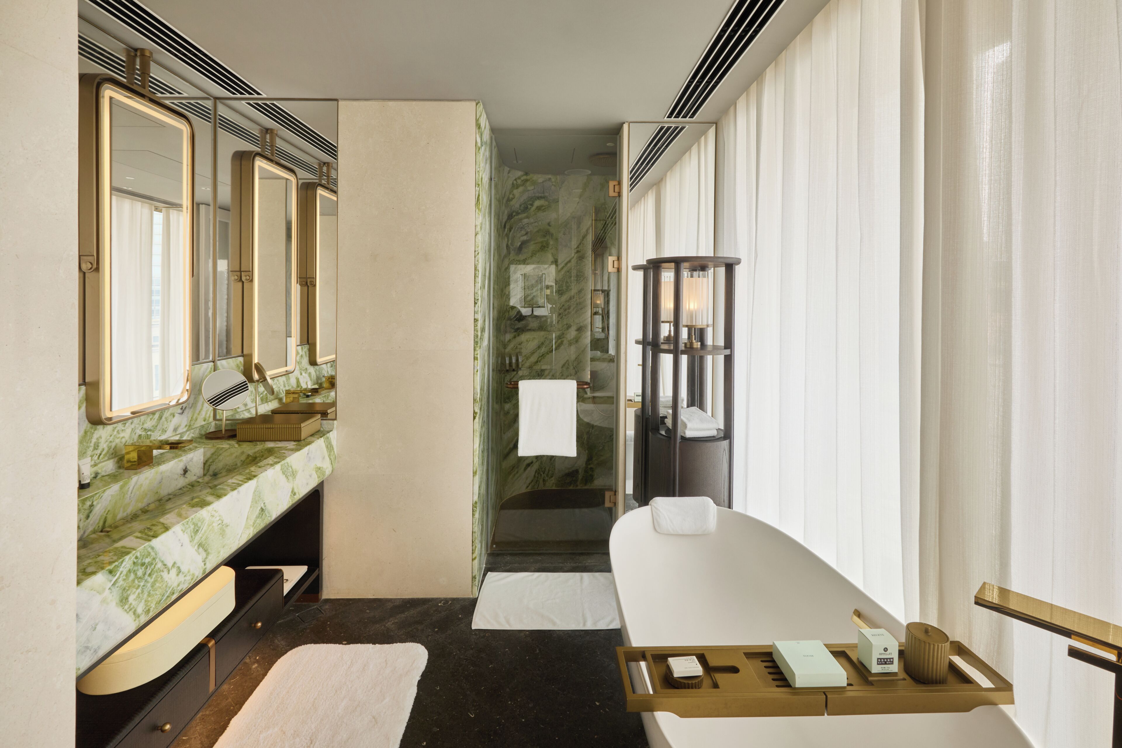 Suite, 1 Twin Bed (Seagull, Oriental Pearl Tower View) | Bathroom