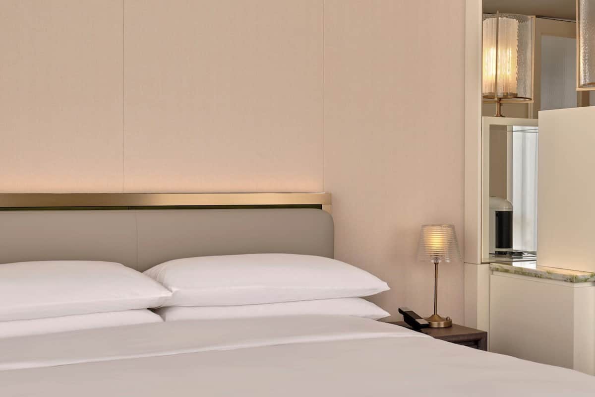 Habitación clásica | Edredón, camas con efecto memoria y artículos del minibar gratis