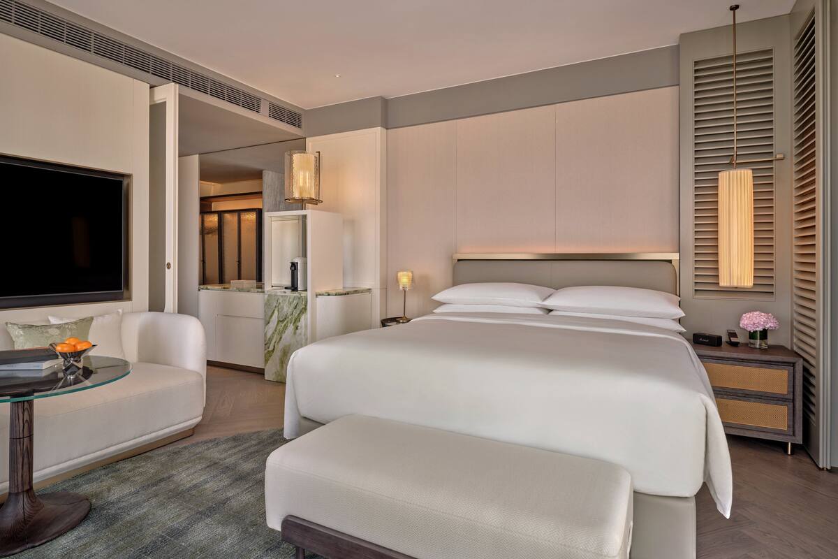 Rom – classic, 1 kingsize-seng, tårn (Oriental Pearl Tower View) | Sengetøy av topp kvalitet, dundyner og memory foam-senger