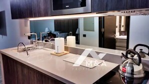 Loft, varias habitaciones, patio, vistas a la piscina | Cocina privada