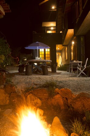 Terrace/patio - Cozy, loft lodging in SCUBA capital. Steps from BioParque, 12 min to la playa!  (Los Molles)