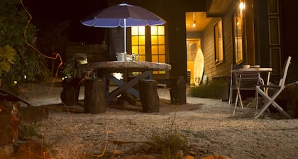 Cozy, loft lodging in SCUBA capital. Steps from BioParque, 12 min to la playa!