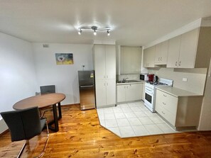 Fridge, microwave, oven, stovetop - 1 Bedroom CBD Apartment Queen Bed (Wollongong)