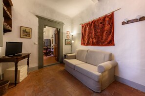 TV - Casa torre via de' Neri by Mmega (Firenze)