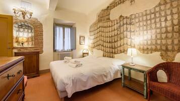 2 bedrooms, bed sheets