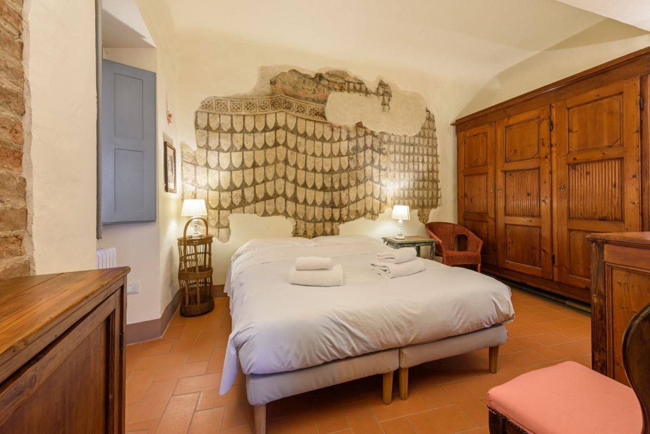 2 bedrooms, iron/ironing board, bed sheets