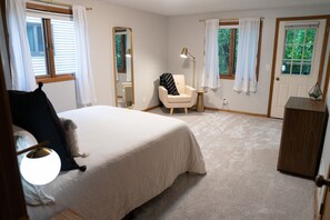 3 bedrooms, desk, travel cot, free WiFi - Mid-Century Luxury Manor (Hopkins)