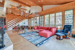 TV, fireplace, DVD player, books