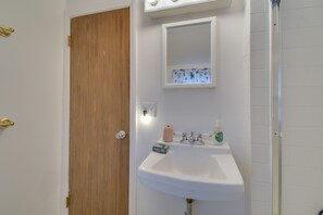 Hair dryer, towels