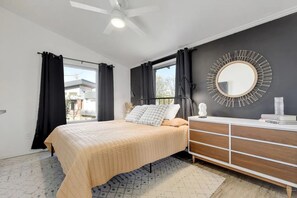 2 chambres, fer et planche à repasser, Wi-Fi gratuit, draps fournis