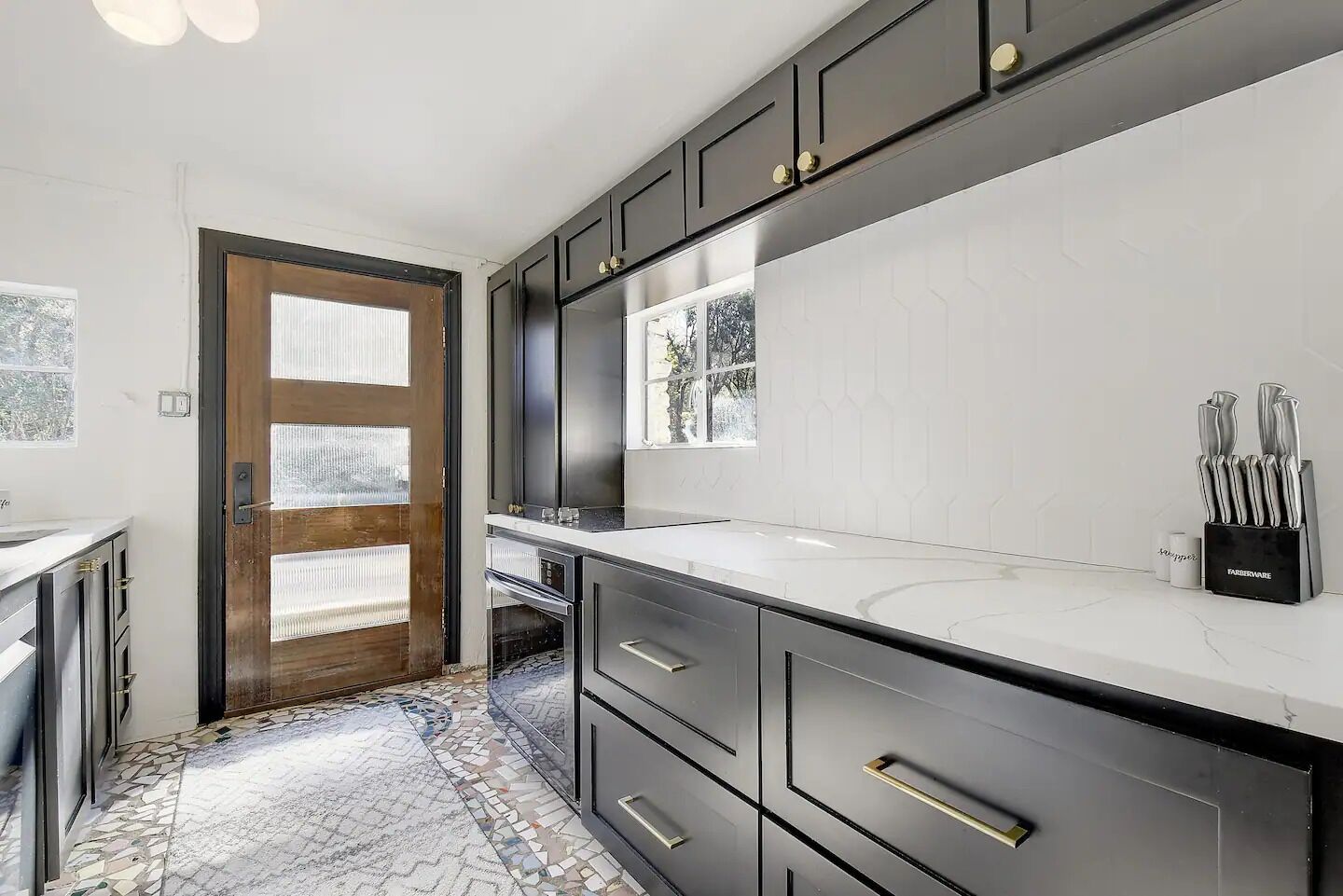 Fridge, stovetop, dishwasher, coffee/tea maker