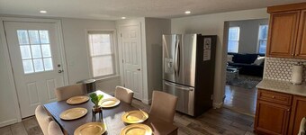 Relax with family or friends to this elegant apartment in the heart of Waltham