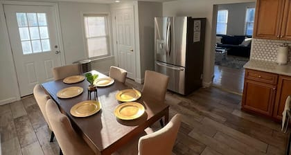 Relax with family or friends to this elegant apartment in the heart of Waltham