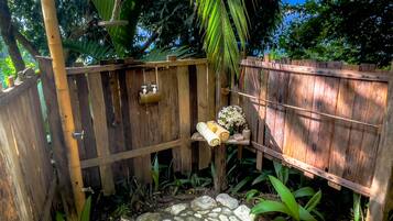 Honeymoon Cabin, 1 Queen Bed | Bathroom shower