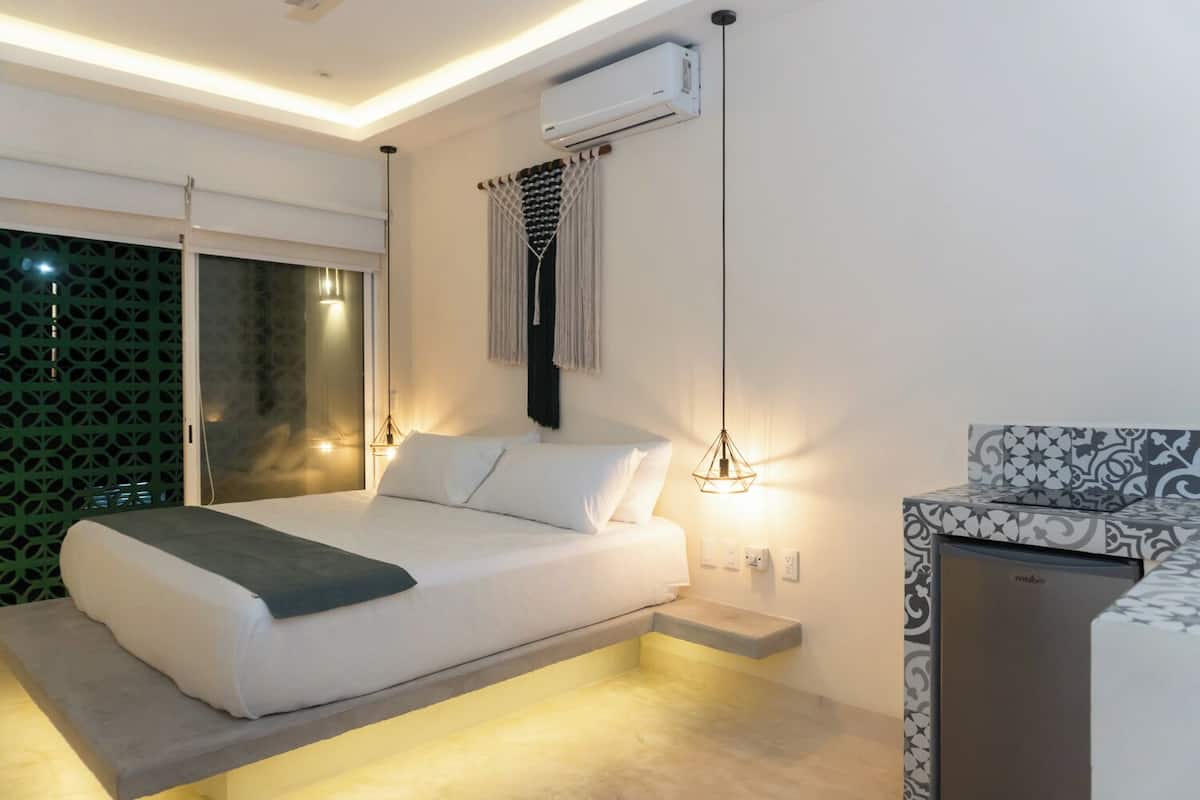 1 habitación, ropa de cama hipoalergénica y cortinas blackout