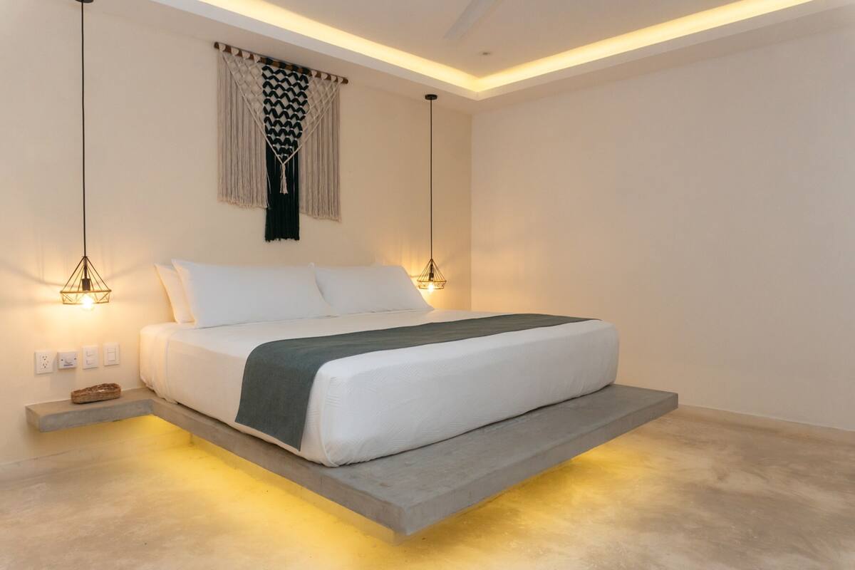 1 habitación, ropa de cama hipoalergénica y cortinas blackout
