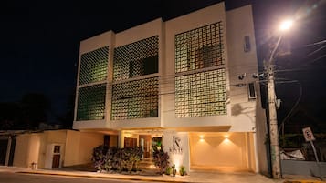Façade de l’hébergement - soirée/nuit