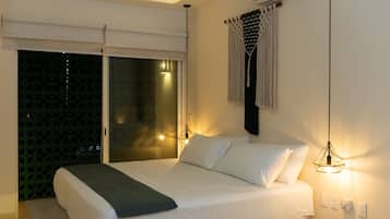 Deluxe King con Cocineta | 1 habitación, ropa de cama hipoalergénica y decoración personalizada