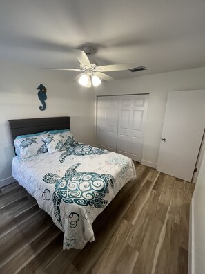 2 dormitorios, cuna de viaje, wifi gratis y ropa de cama
