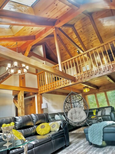 4BR Retreat w/ Hot Tub, Fire Pit, Basketball Court, Hammock, Patio, Near lake