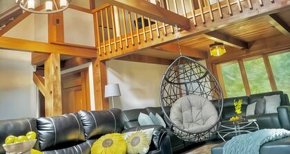 4BR Retreat w/ Hot Tub, Fire Pit, Basketball Court, Hammock, Patio, Near lake