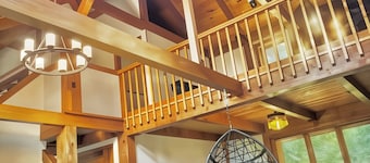 4BR Retreat w/ Hot Tub, Fire Pit, Basketball Court, Hammock, Patio, Near lake